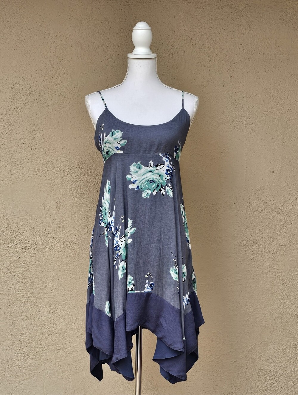 Free People Dark Blue indigo W/ Flowers Handkerchief Midi Shift Dress Sz XS